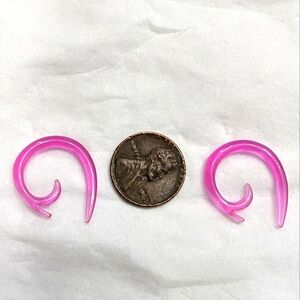 8g 1 pair of very unique Pink plastic 8g gauged spirals